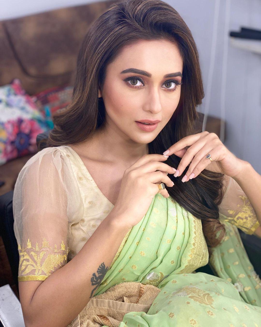 Mimi Chakraborty hot and spicy photos | bengali actress Mimi Chakraborty saree hot photos