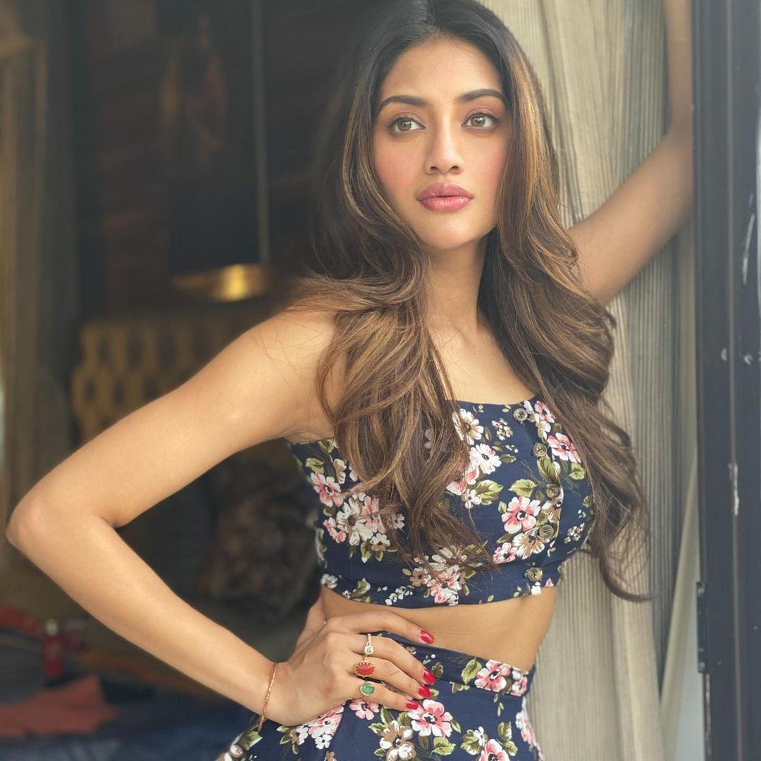 Nusrat Jahan exposing latest hot photos gallery| Nusrat Jahan hot bengali actress photos