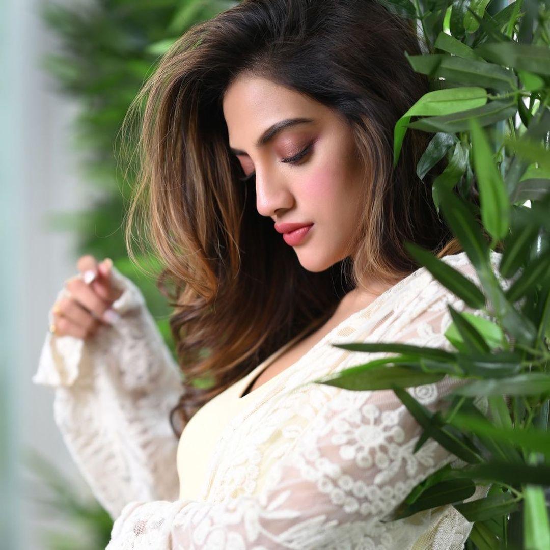 Nusrat Jahan latest hot and sexy stills| Bengali actress Nusrat Jahan latest hot photos