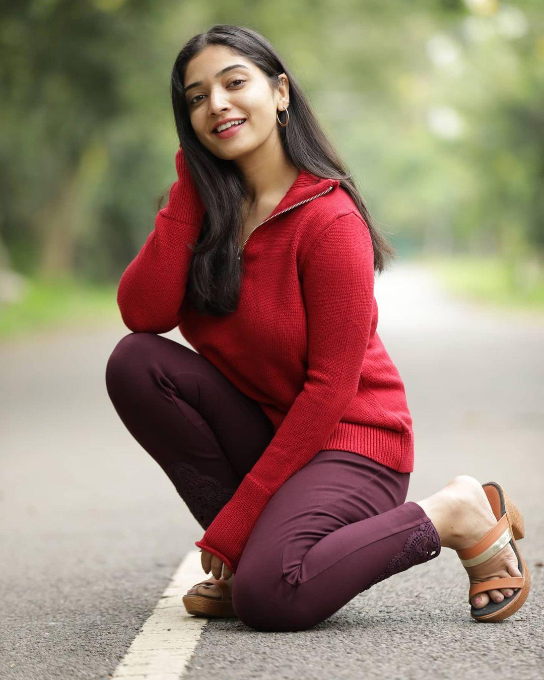 Priyanka Thimmesh hot and sexy photoshoot| Kannada actress Priyanka Thimmesh hot photos gallery