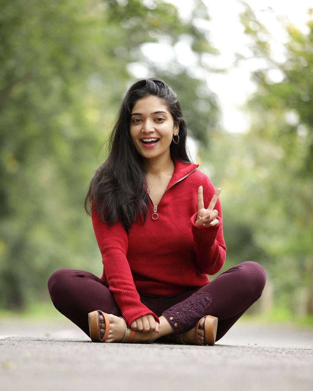 Priyanka Thimmesh looking very beautiful photo gallery | Kannada actress Priyanka Thimmesh hot photos gallery