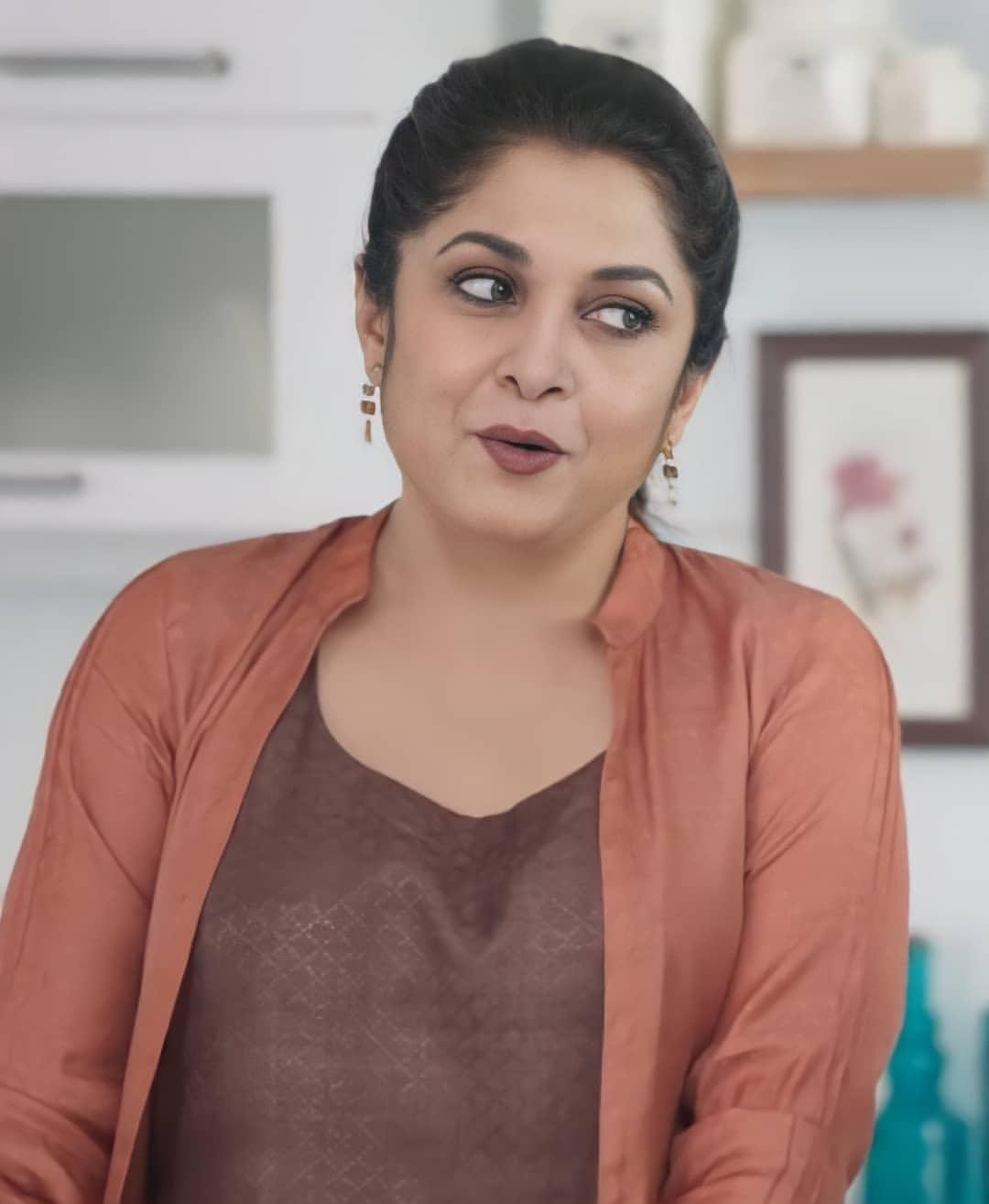 Ramya Krishnan exposing and sexy stills| South indian actress Ramya Krishnan latest hot and sexy photoshoot