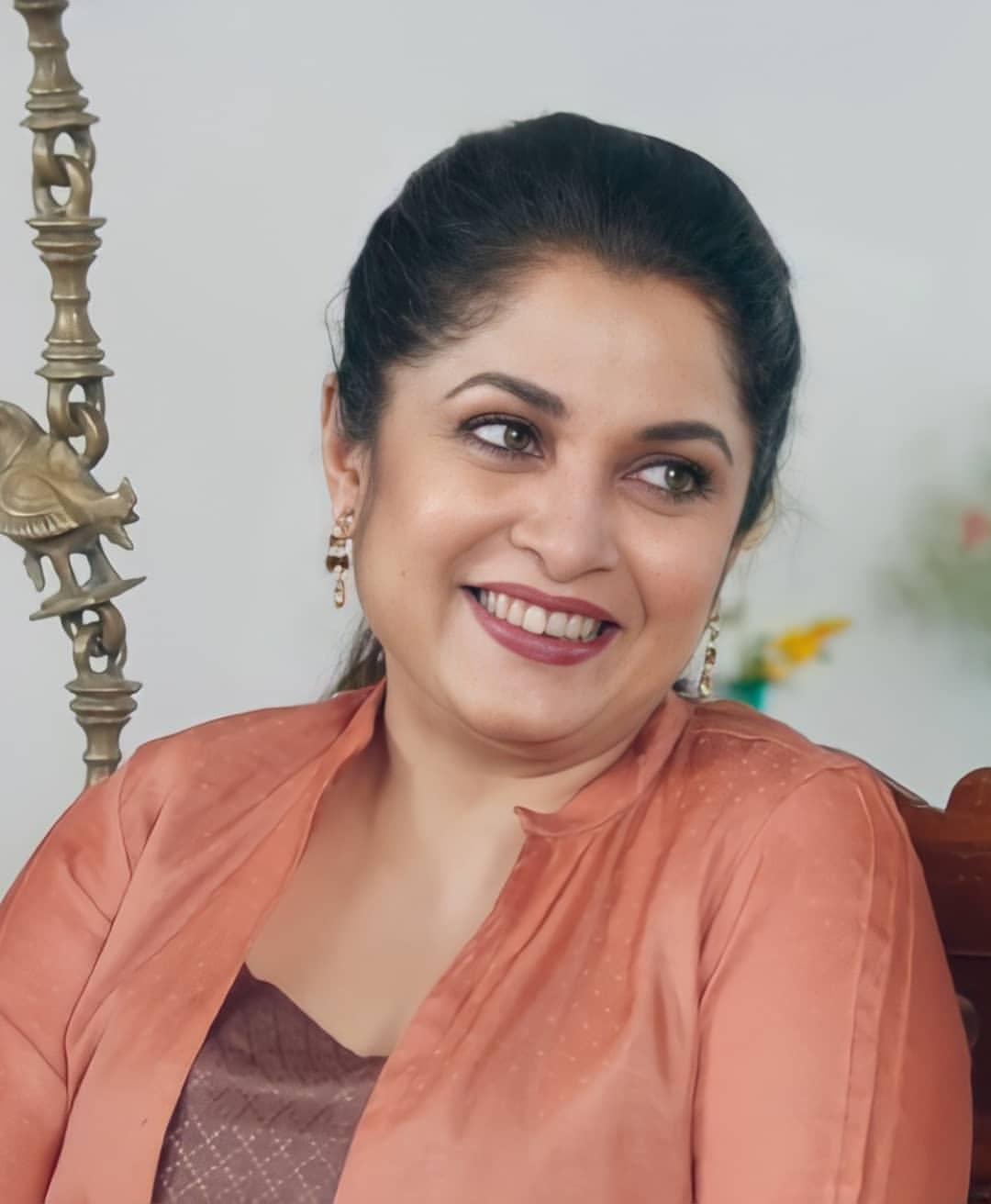 Ramya Krishnan exposing hot photos | South indian actress Ramya Krishnan latest hot and sexy photoshoot