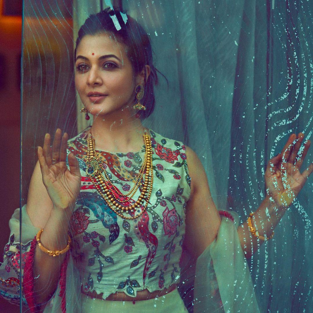 Bengali actress Koel Mallick latest hot photos | Koel Mallick very attractive and hot stills