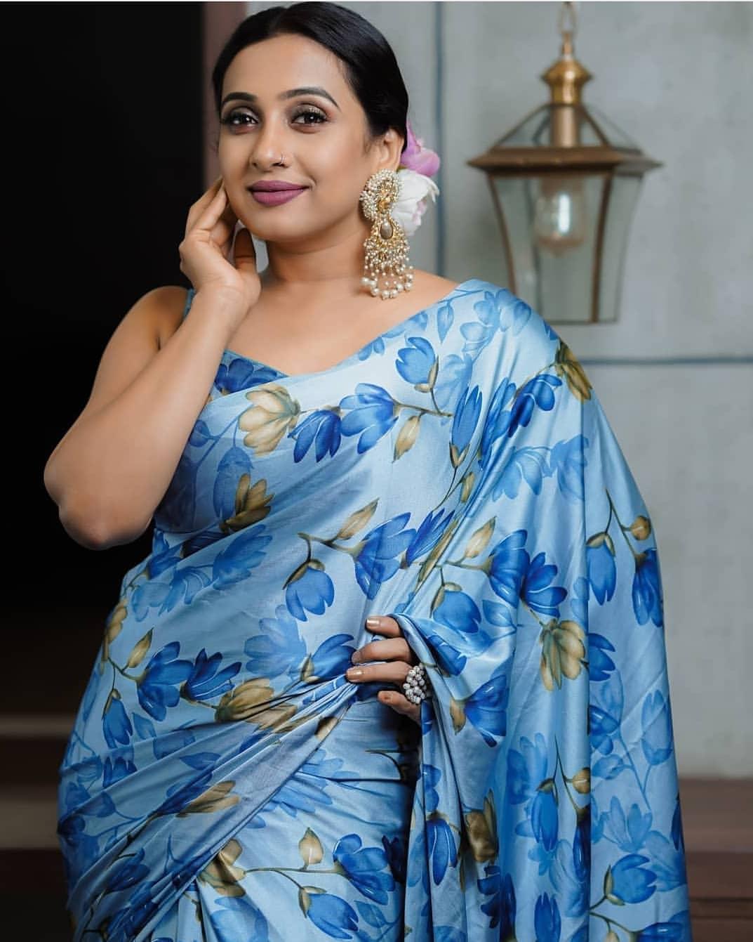 Poojitha menon exposing very hot and spicy photos gallery | Poojitha menon in saree hot photos