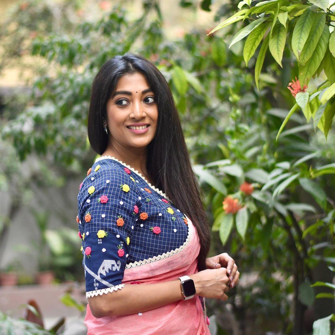 Bengali actress Paoli Dam saree hot photos | Paoli Dam looking very attractive hot photos