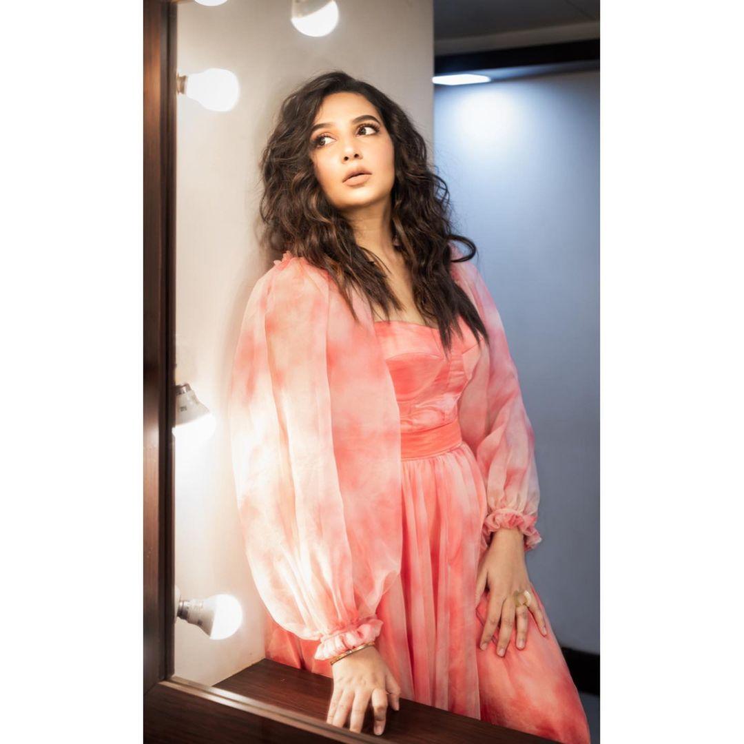 Bengali actress Sayantika Banerjee hot photos | Sayantika Banerjee looking very attractive and hot stills