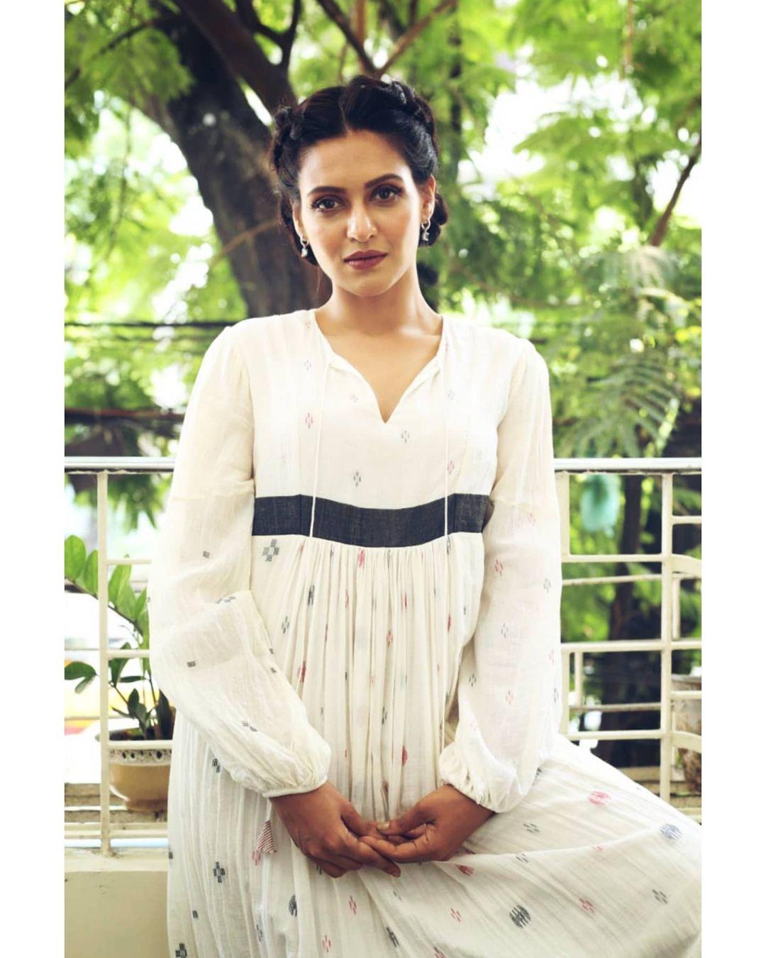 Exposing cleavage hot photos | bong actress Priyanka Sarkar exclusive hot photos