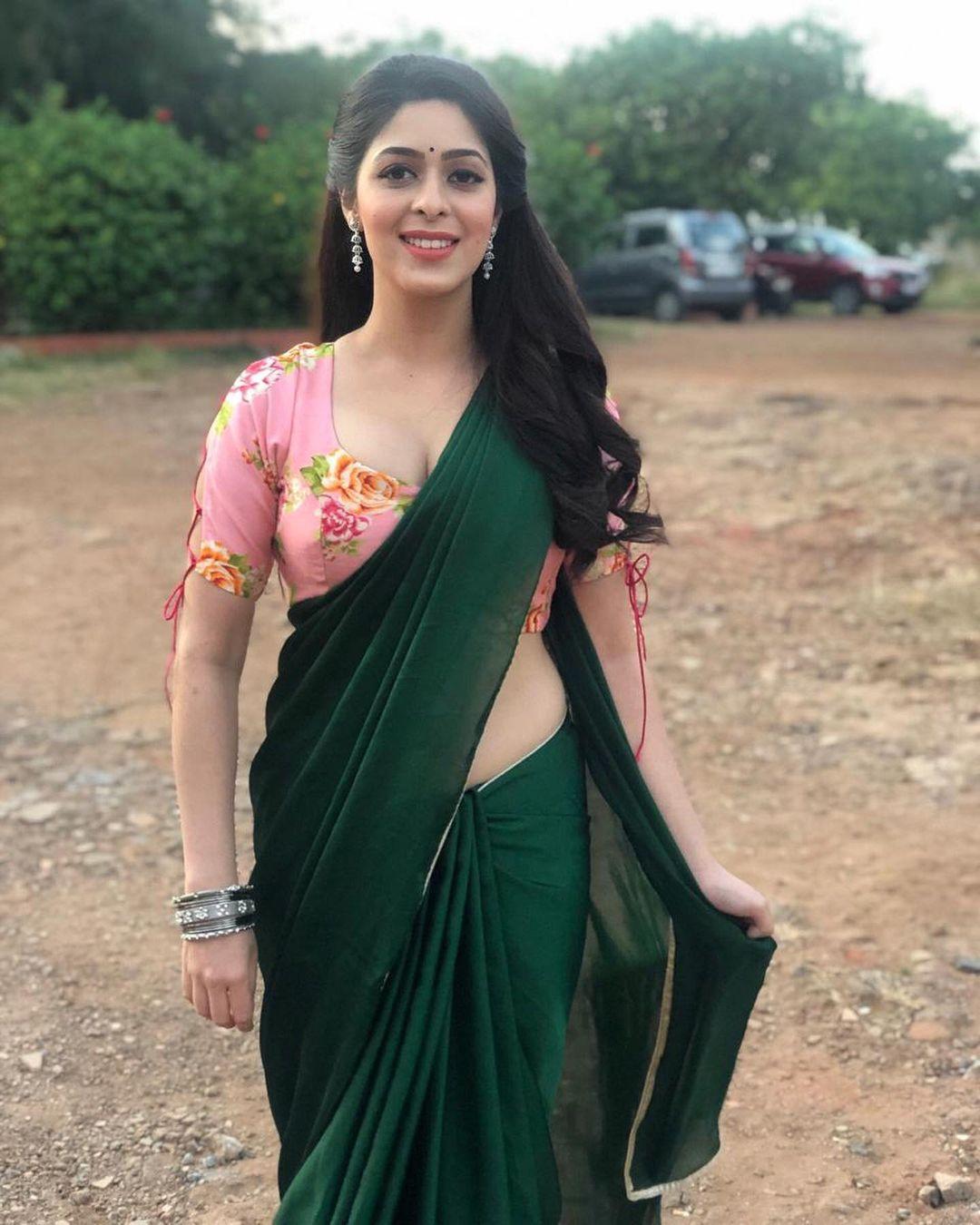 Garima Jain hot and sexy stills | Garima Jain looking very attractive hot stills