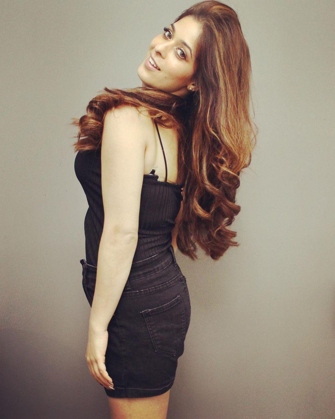 Garima Jain hot and sexy stills | Garima Jain very beautiful and glamorous photos