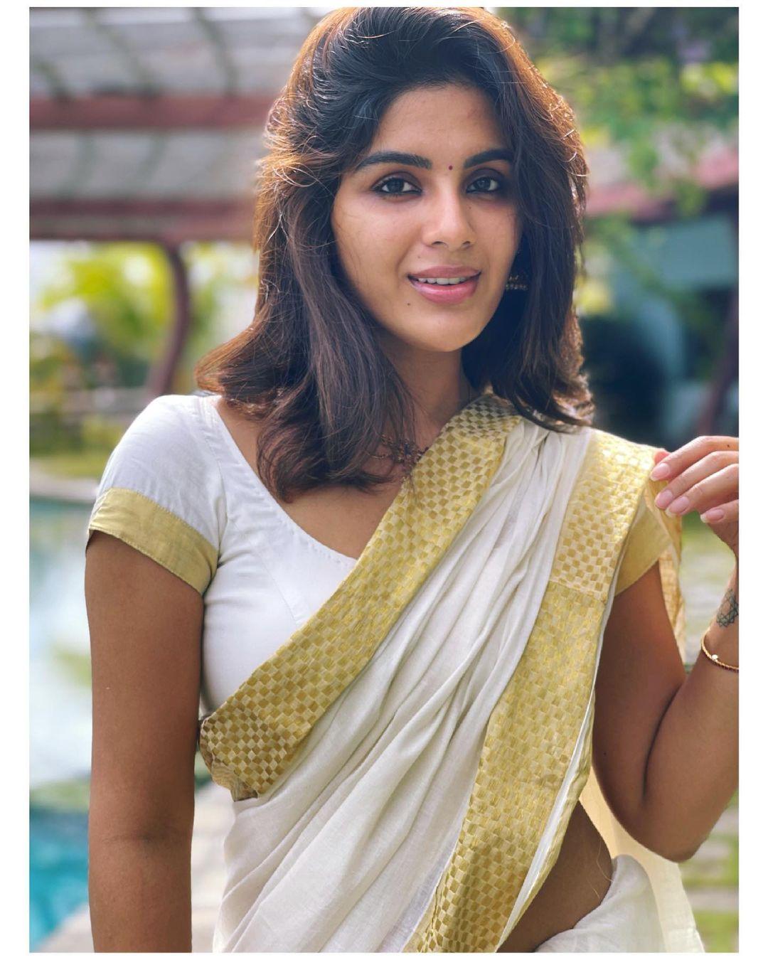 Samyuktha Menon in kerala saree hot photos | Samyuktha Menon beautiful and sexy stills