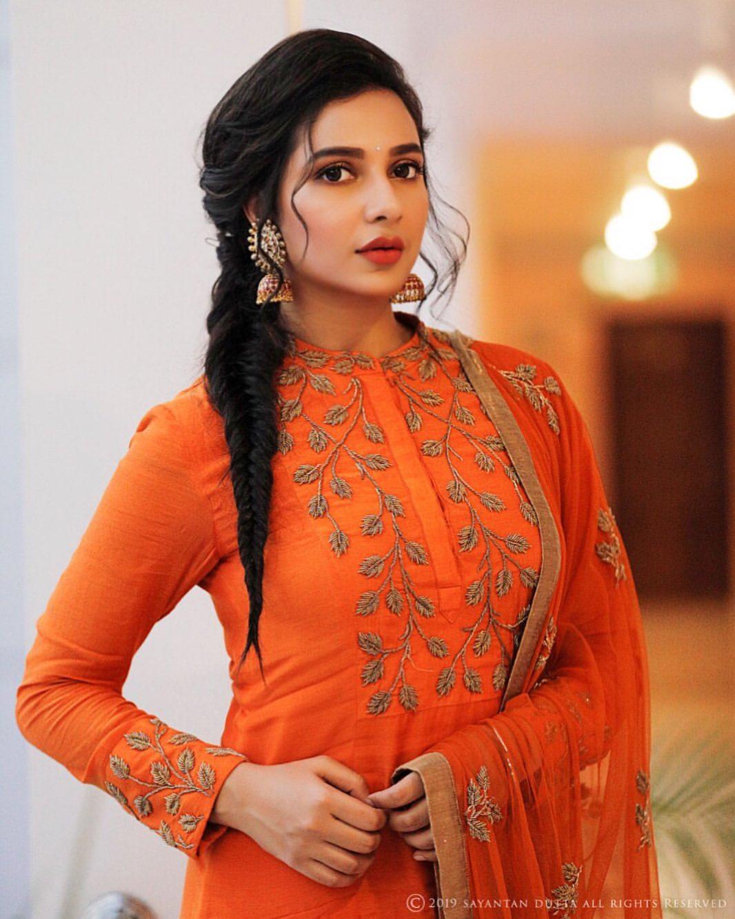 Sayantika Banerjee hot photos | bengali actress Sayantika Banerjee looking very attractive hot photos