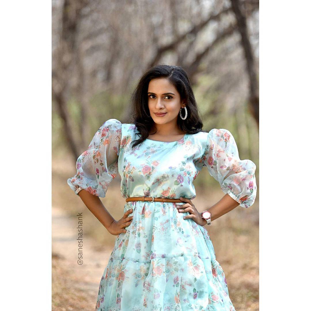 Marathi actress Sanika Banaraswale very glamorous and sexy photoshoot | Sanika Banaraswale exposing hot photos gallery