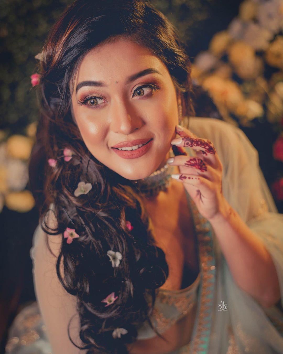 Assamese actress Debashree Gogoi exposing hot photos | Debashree Gogoi looking very glamorous and cute photos