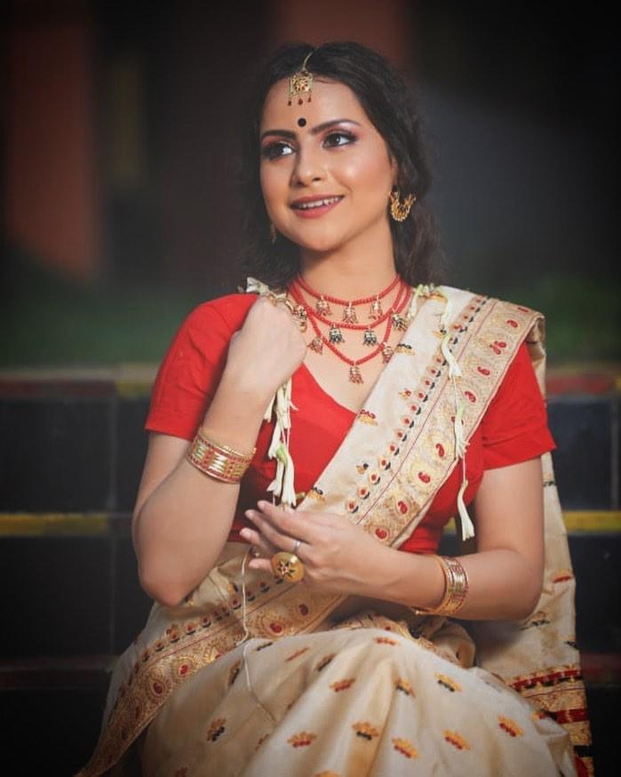Himakshi Kalita hot and spicy Photos| Assamese actress Himakshi Kalita in saree hot photos
