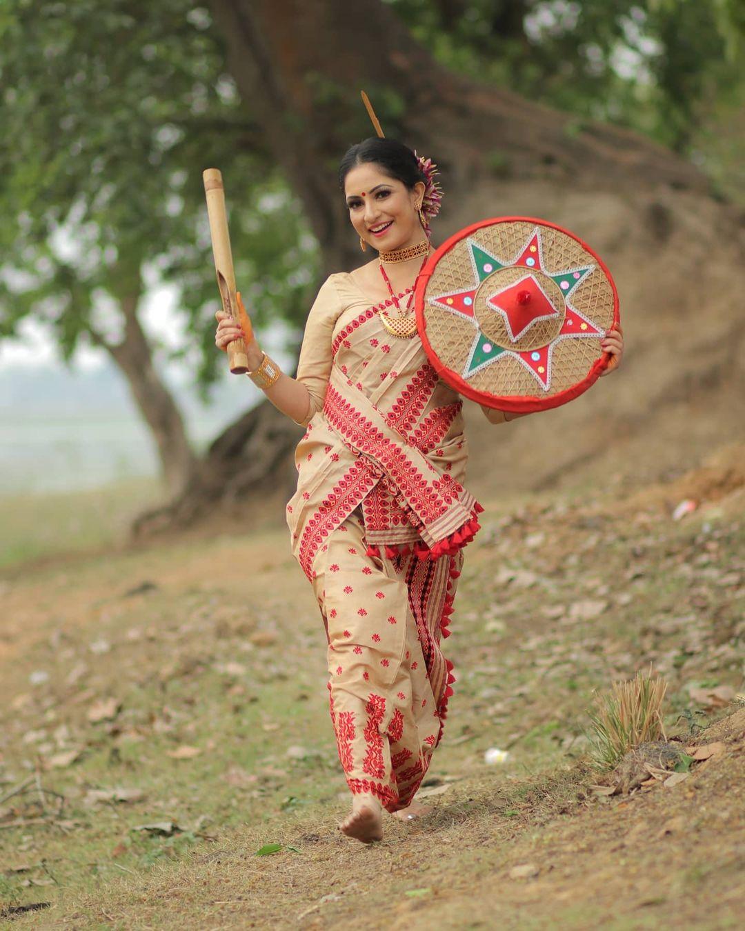Sunita Kaushik in saree hot photos | Sunita Kaushik hot and spicy Photos