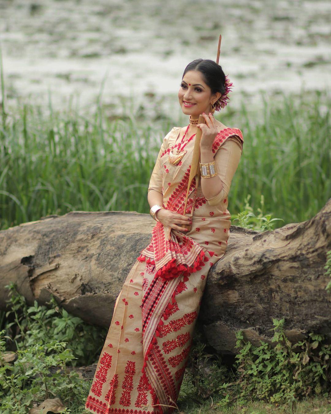 Sunita Kaushik in saree hot photos | Sunita Kaushik very attractive and cute photos gallery
