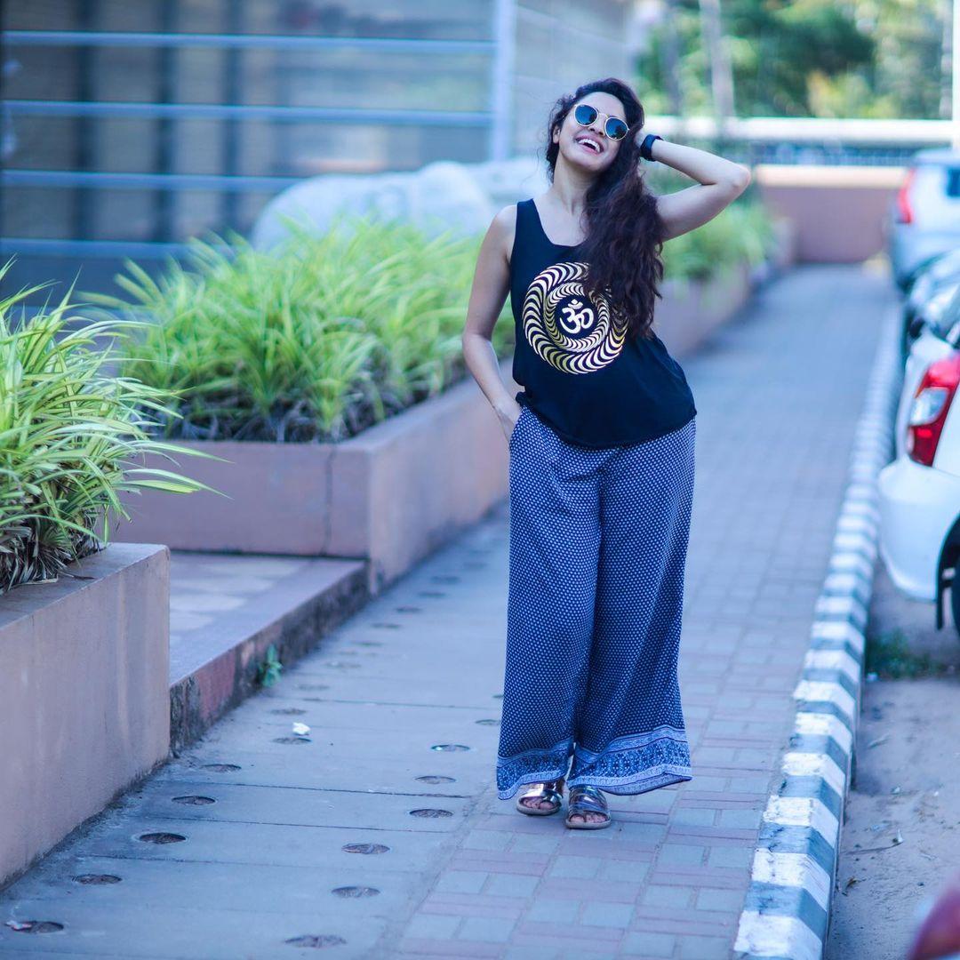 Priyanka Kholgade hot and sexy stills | Priyanka Kholgade exposing hot photos gallery