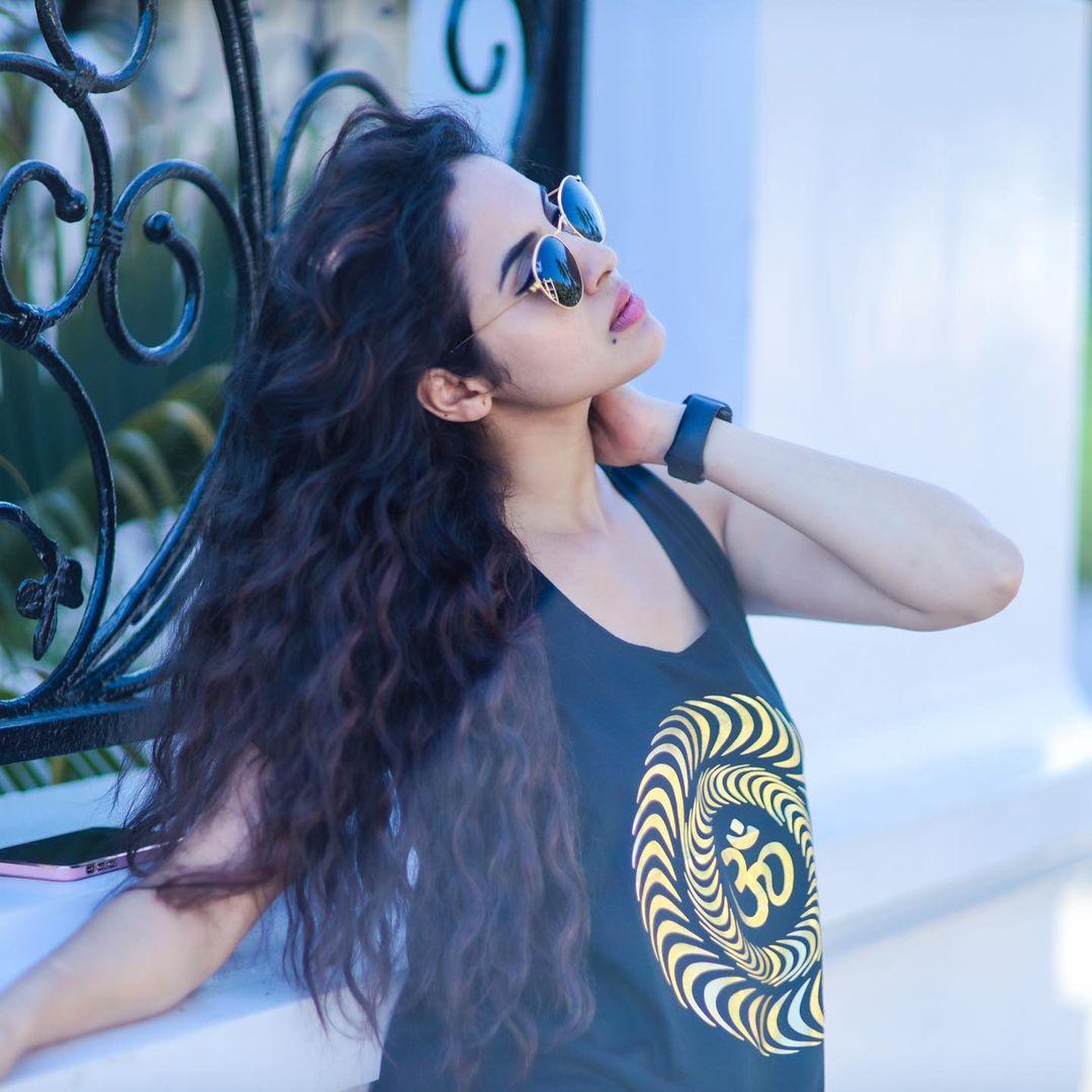 Priyanka Kholgade hot and sexy stills | Priyanka Kholgade latest hot and spicy Photos