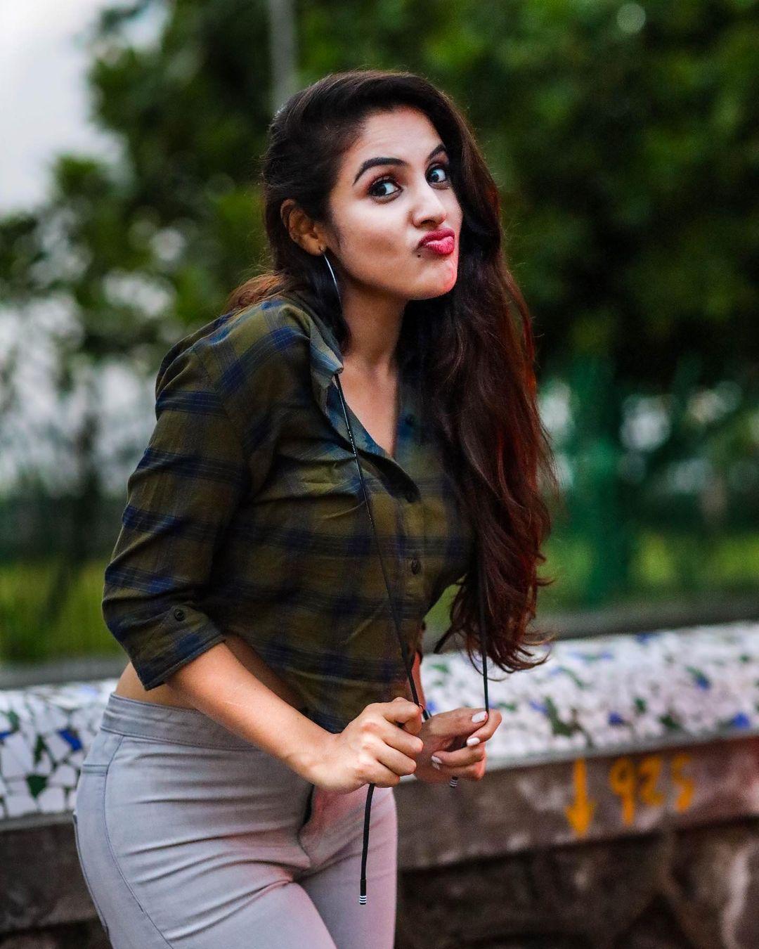 Priyanka Kholgade hot and sexy stills | Priyanka Kholgade latest hot and spicy Photos