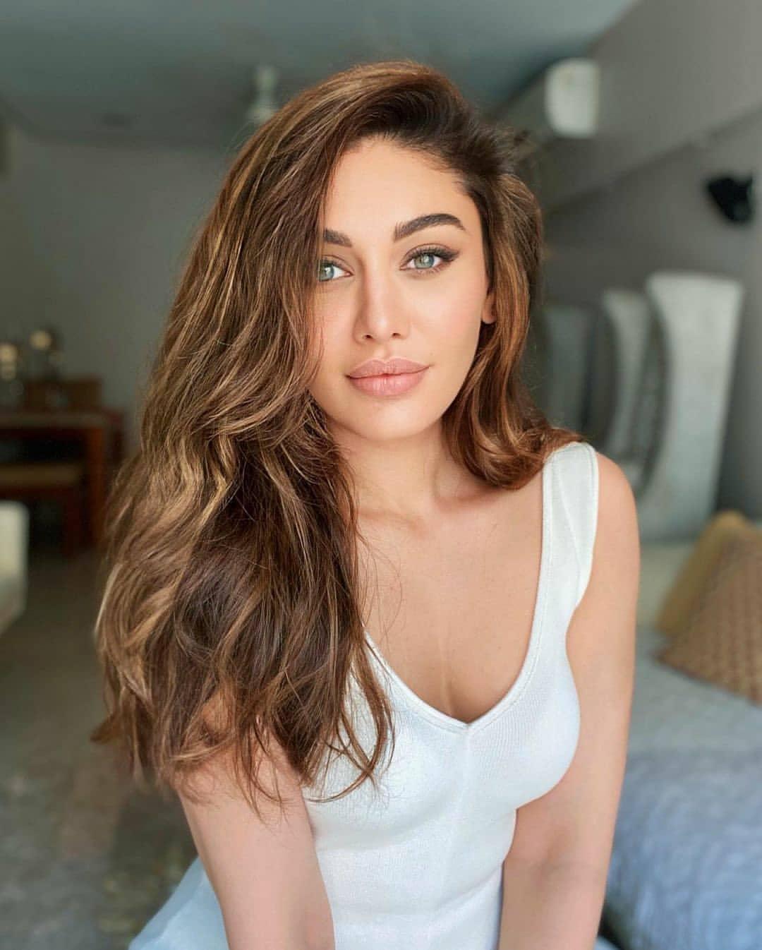 Shefali Jariwala looking very attractive hot photos gallery | Shefali Jariwala exposing very glamorous photos