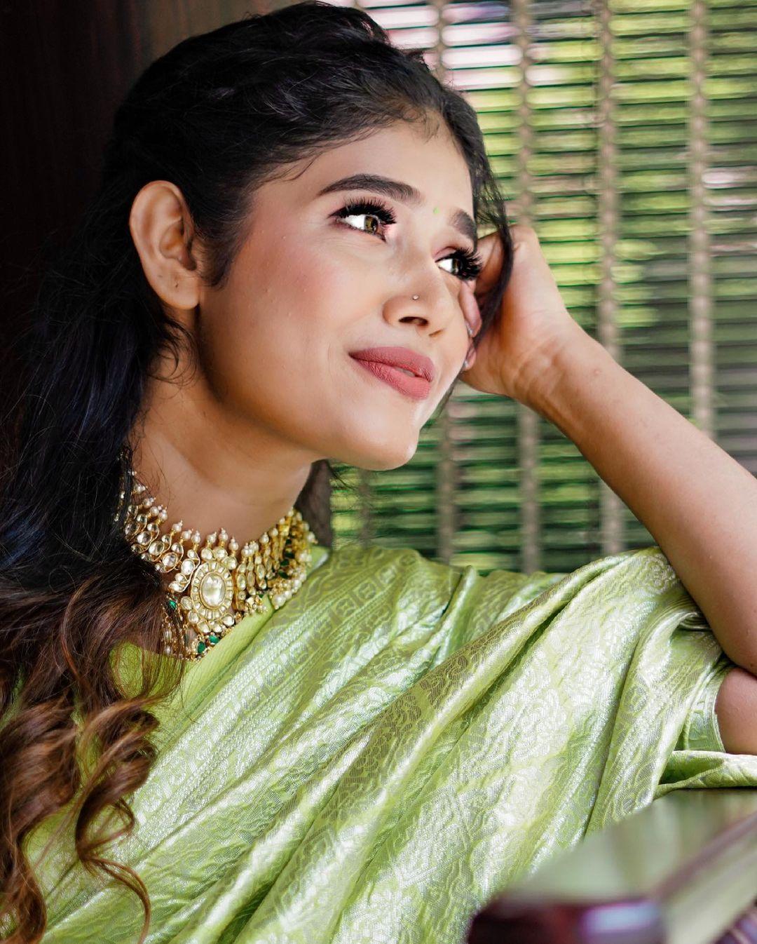 Alasandra Johnson exposing very beautiful and cute photos | Alasandra Johnson looking very glamorous and sexy stills