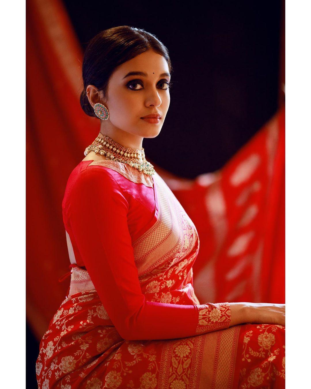 Ananya kashyap in saree hot photos | Ananya kashyap exposing hot photos gallery