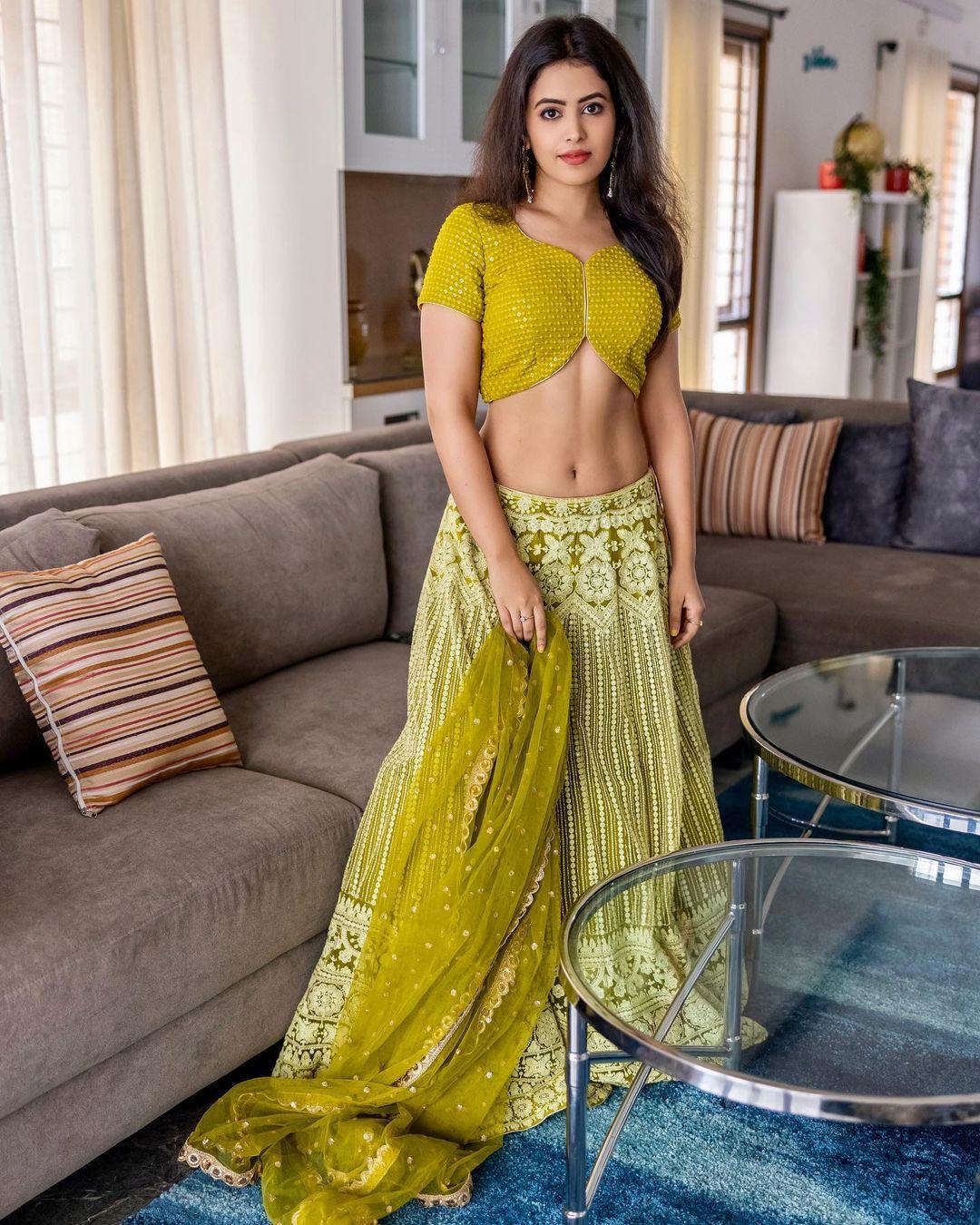 Shobhita Rana hot and sexy stills | Shobhita Rana exposing hot cleavage photo gallery