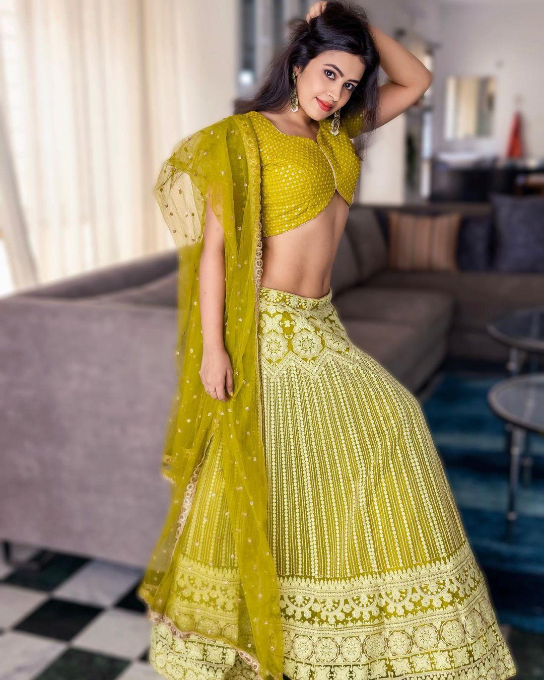 Shobhita Rana looking very beautiful and cute photos| Shobhita Rana exposing hot cleavage photo gallery