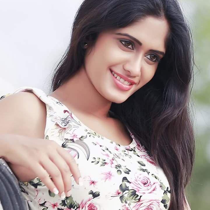 Telugu actress Sowmya venugopal hot photos | Sowmya venugopal looking very attractive hot photos