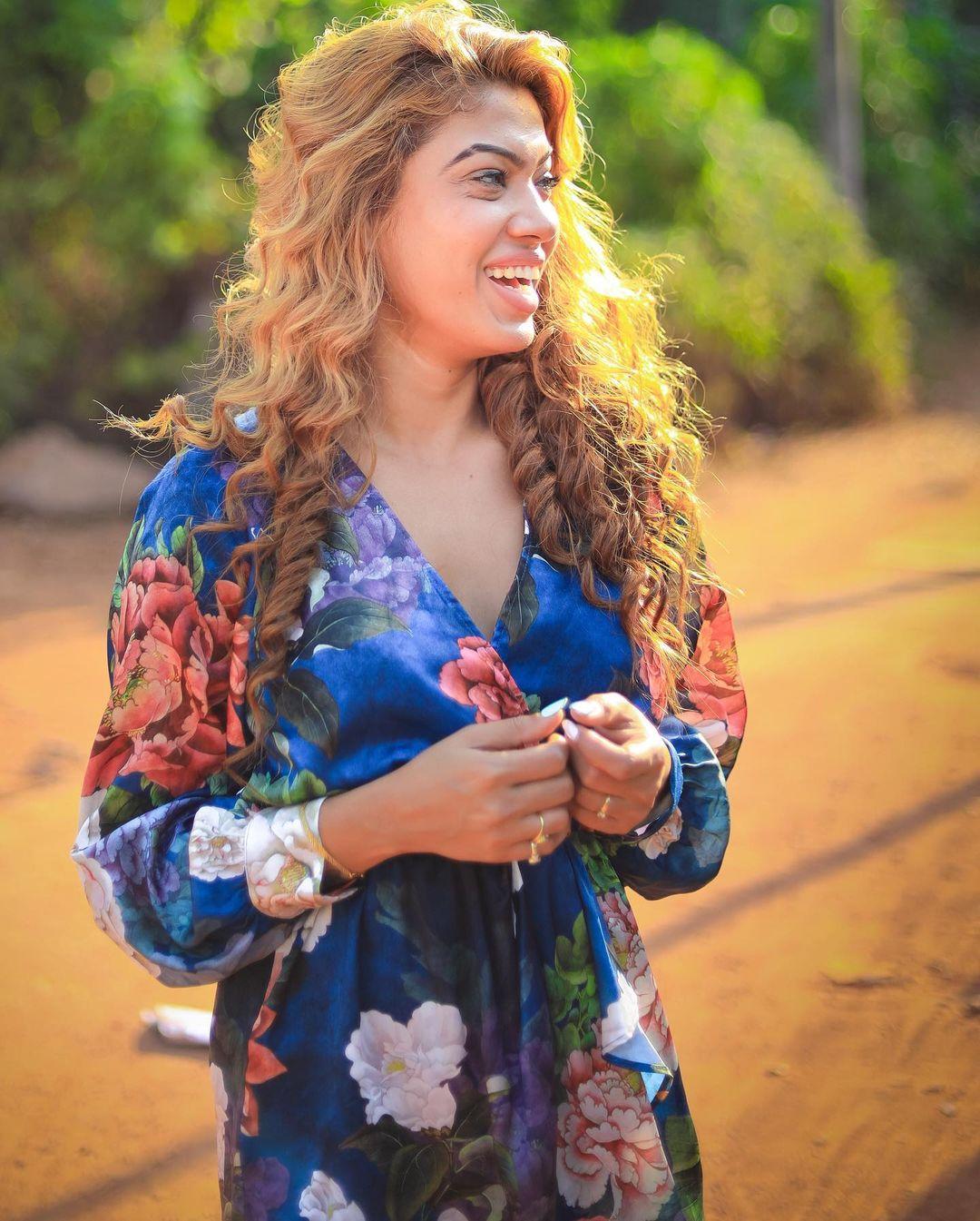 Nita Shilimkar hot and sexy stills | Indian youtuber Nita Shilimkar hot and sexy stills