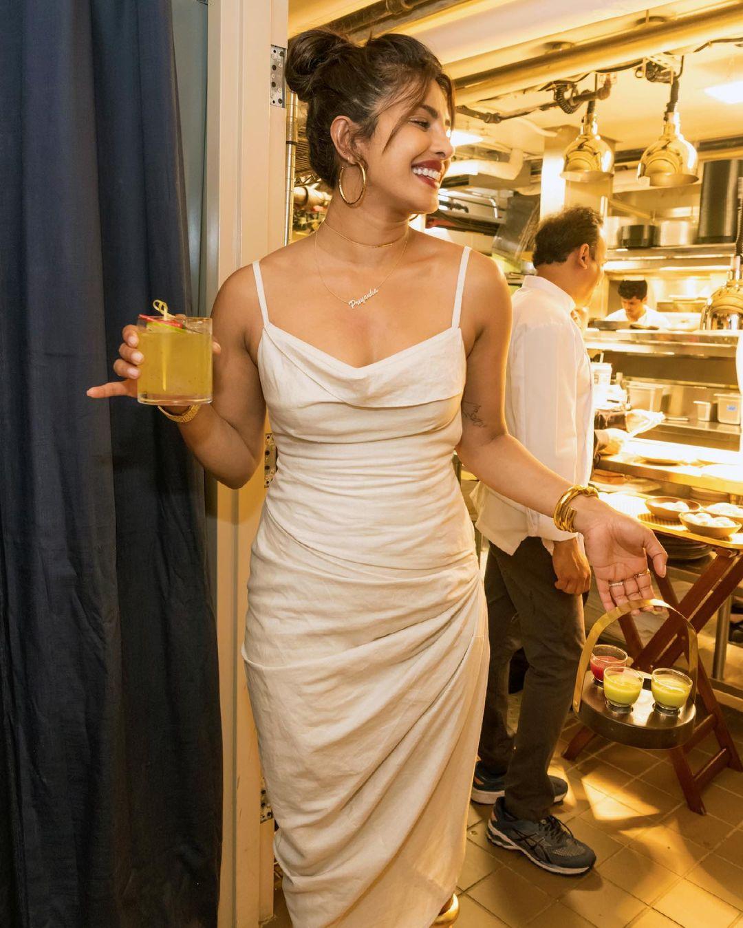 Bollywood actress Priyanka Chopra exposing hot and sexy stills| Priyanka Chopra exposing very hot photos gallery