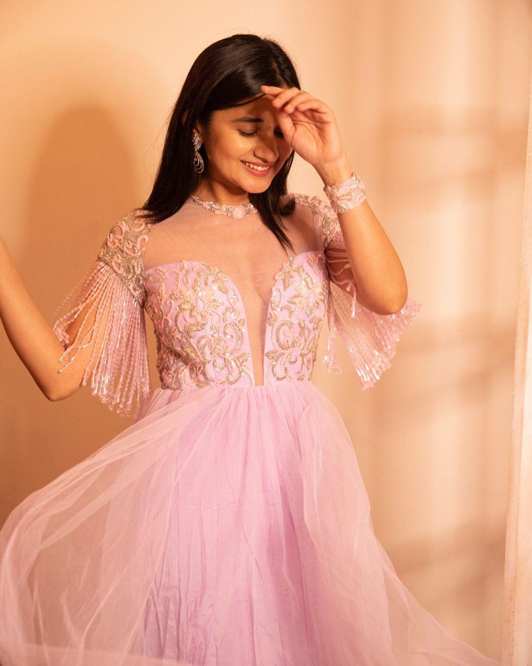 Kanika Mann latest glamorous pictures | punjabi model Kanika Mann very Glamorous exposing hot photos