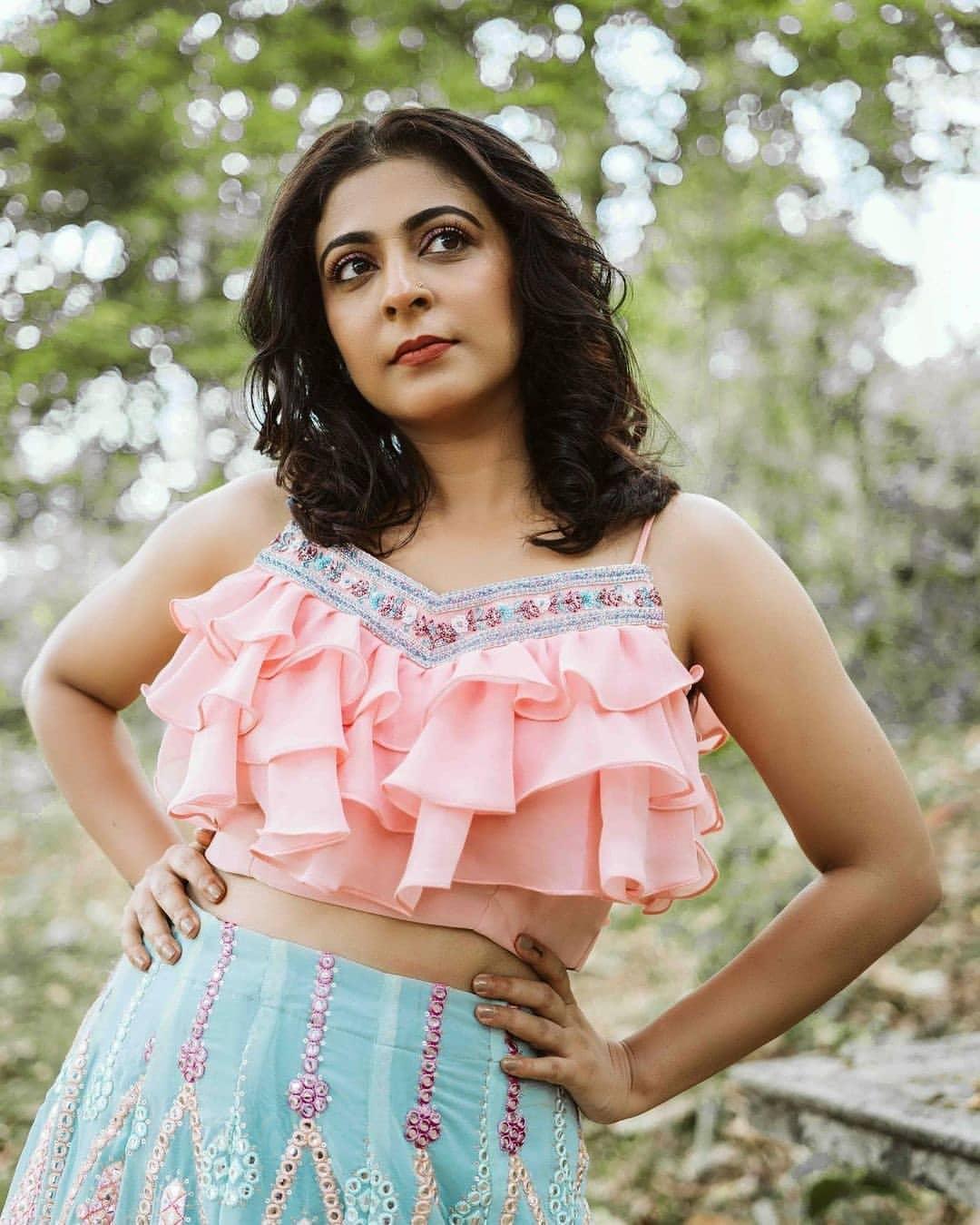 Leona Lishoy hot photos gallery | Malayalam actress Leona Lishoy hot photos gallery