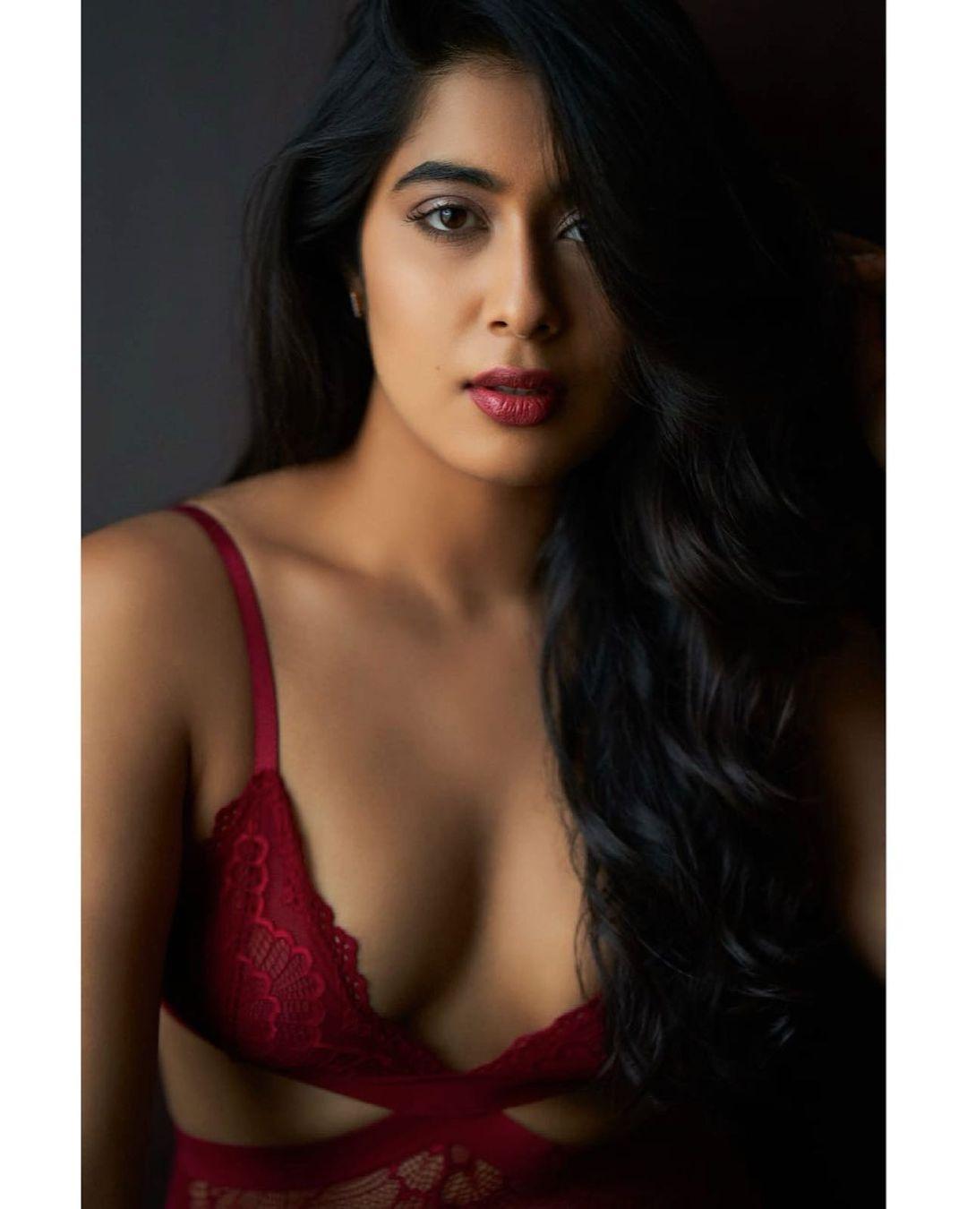 Nikita Sharma beautiful and cute photos| Nikita Sharma exposing cleavage hot photos gallery