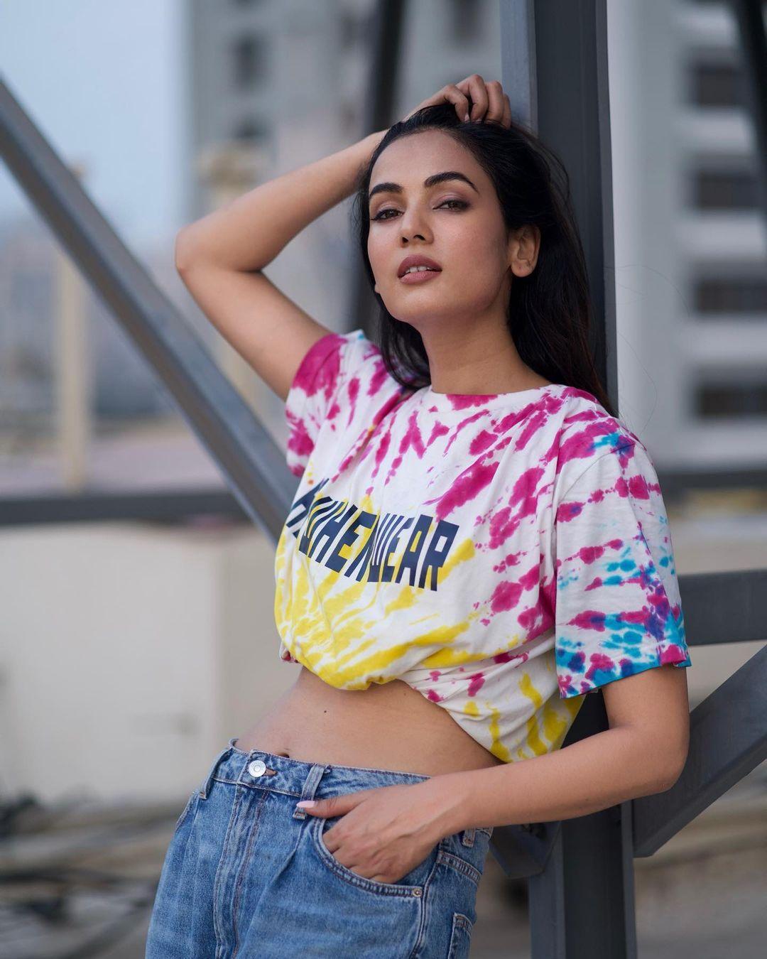 Sonal chauhan latest hot And romantic photos gallery| sonal chauhan very glamorous photos gallery