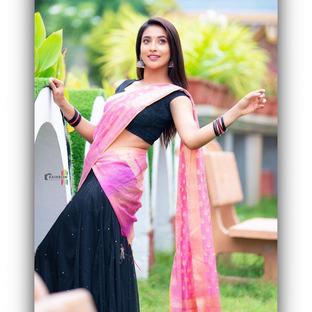Asha Gowda exposing very hot photos| South indian actress Asha Gowda in half saree hot photos