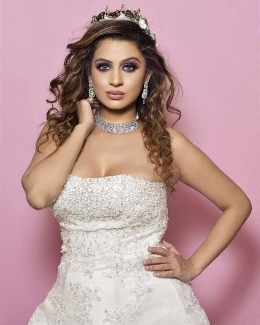 Kenisha Awasthi latest hot and sexy stills | Kenisha Awasthi exposing very hot and sexy stills