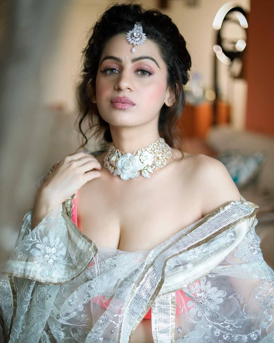 Kenisha Awasthi very glamours photos | Kenisha Awasthi exposing very hot and sexy stills