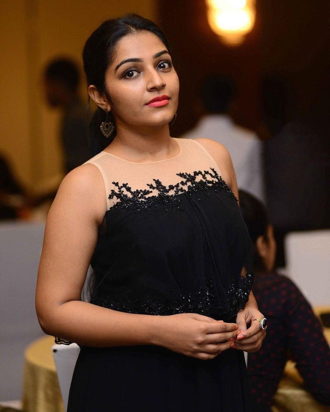 Rajisha vijayan looking very beautiful hot photos | Rajisha vijayan very glamorous and sexy stills