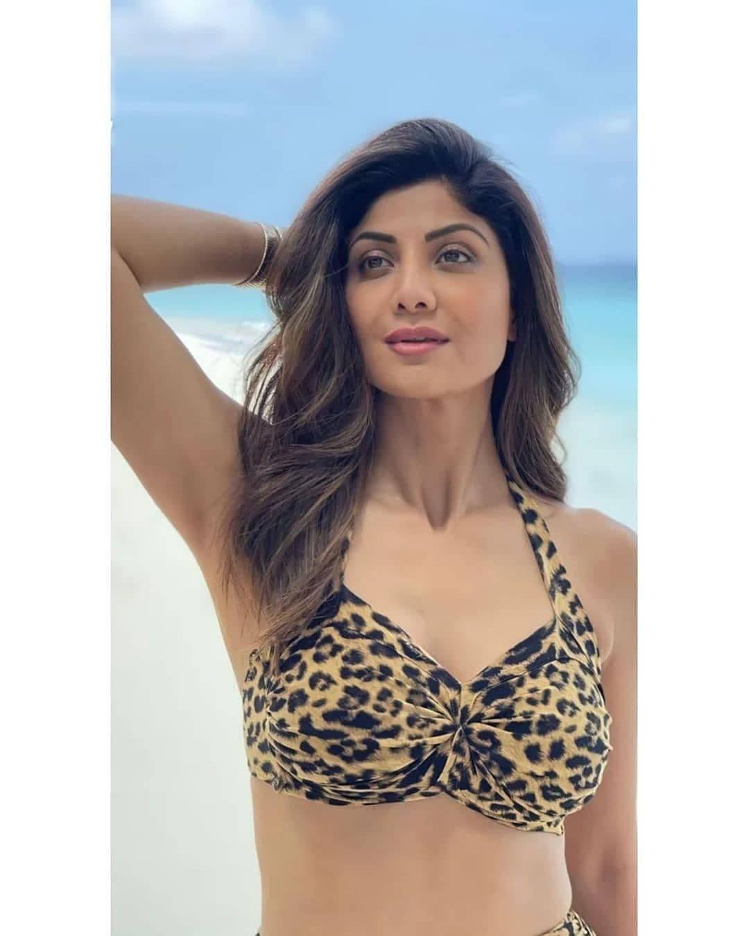 Bollywood actress Shilpa Shetty in bikini hot photos