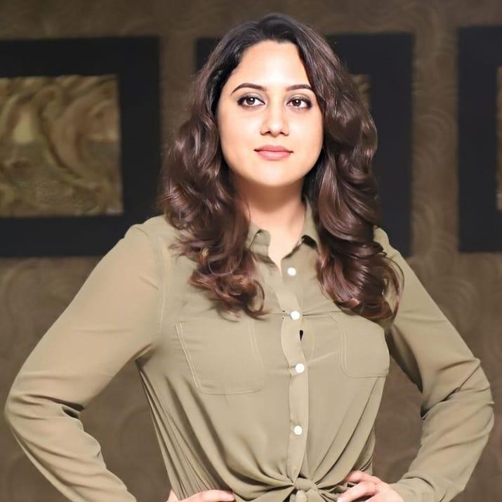 Mia George looking very glamorous photos | south indian actress Mia George latest hot photos