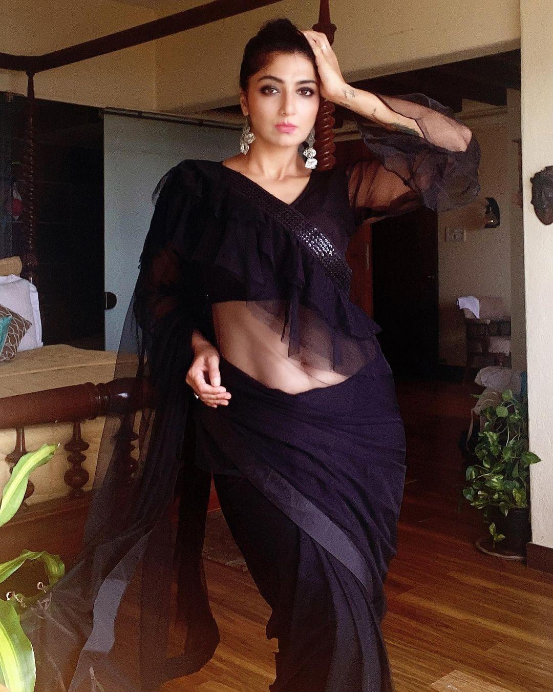 Aartii Naagpal in black transparent saree very glamourous photos