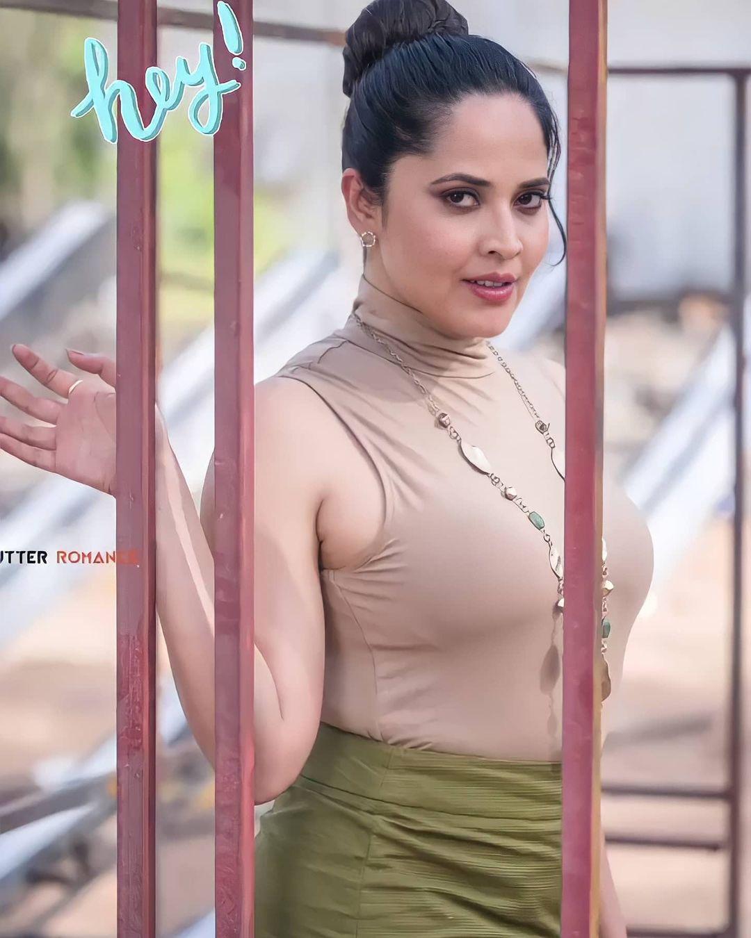 Anasuya Bharadwaj looking very sexy stills| Anasuya Bharadwaj hot and sexy photos