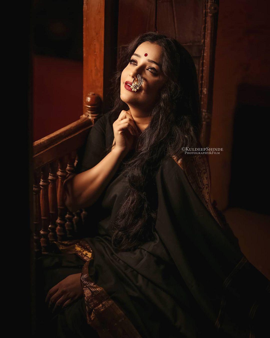 Apurva Nemlekar | Apurva Nemlekar in black saree hot photos