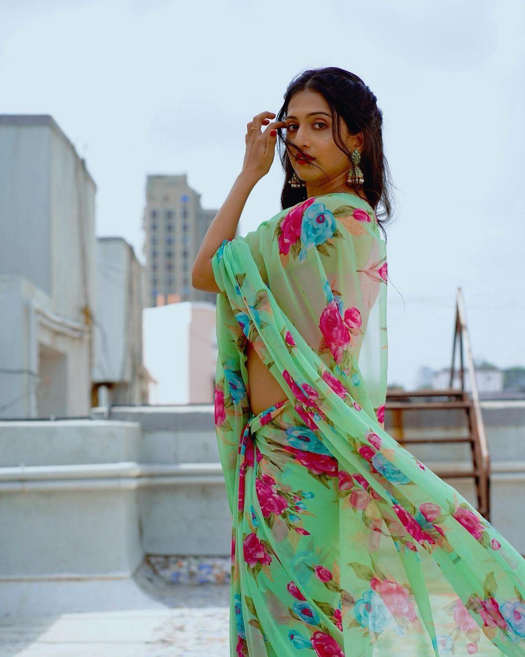 Krutika Gaikwad in saree looking hot photos | Krutika Gaikwad hot and spicy photos