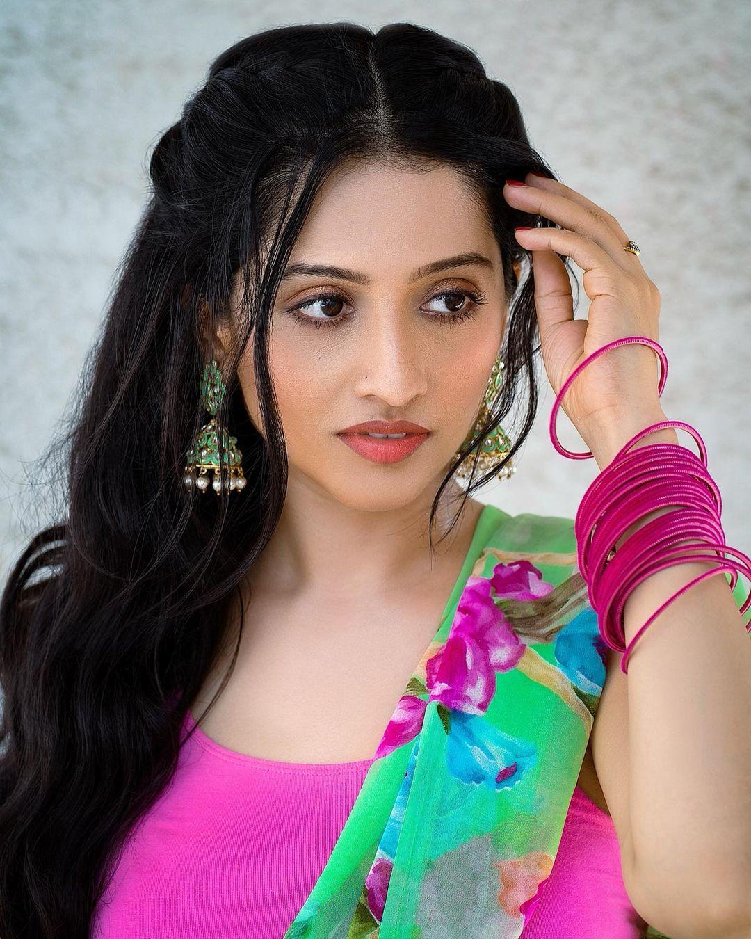 Krutika Gaikwad in saree looking hot photos | Krutika Gaikwad very sexy stills