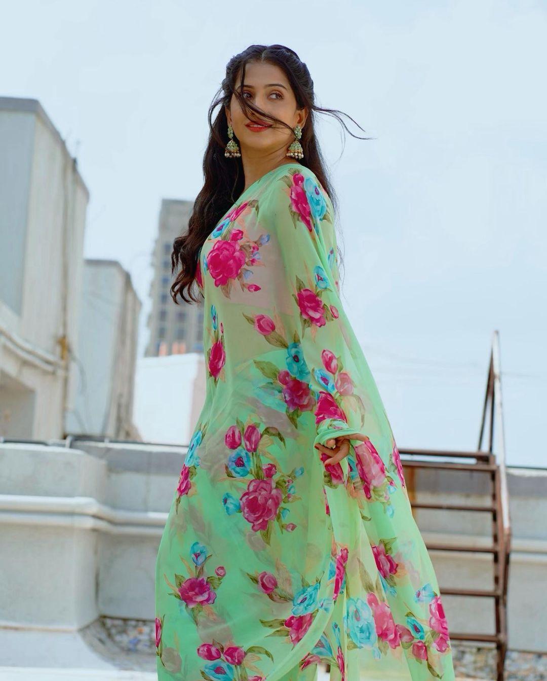 Krutika Gaikwad latest hot and spicy photoshoot | Krutika Gaikwad in saree looking hot photos