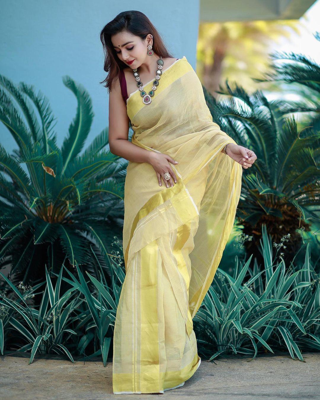 Mrudula Murali in sleeves saree hot photos gallery |Mrudula Murali hot and spicy photos