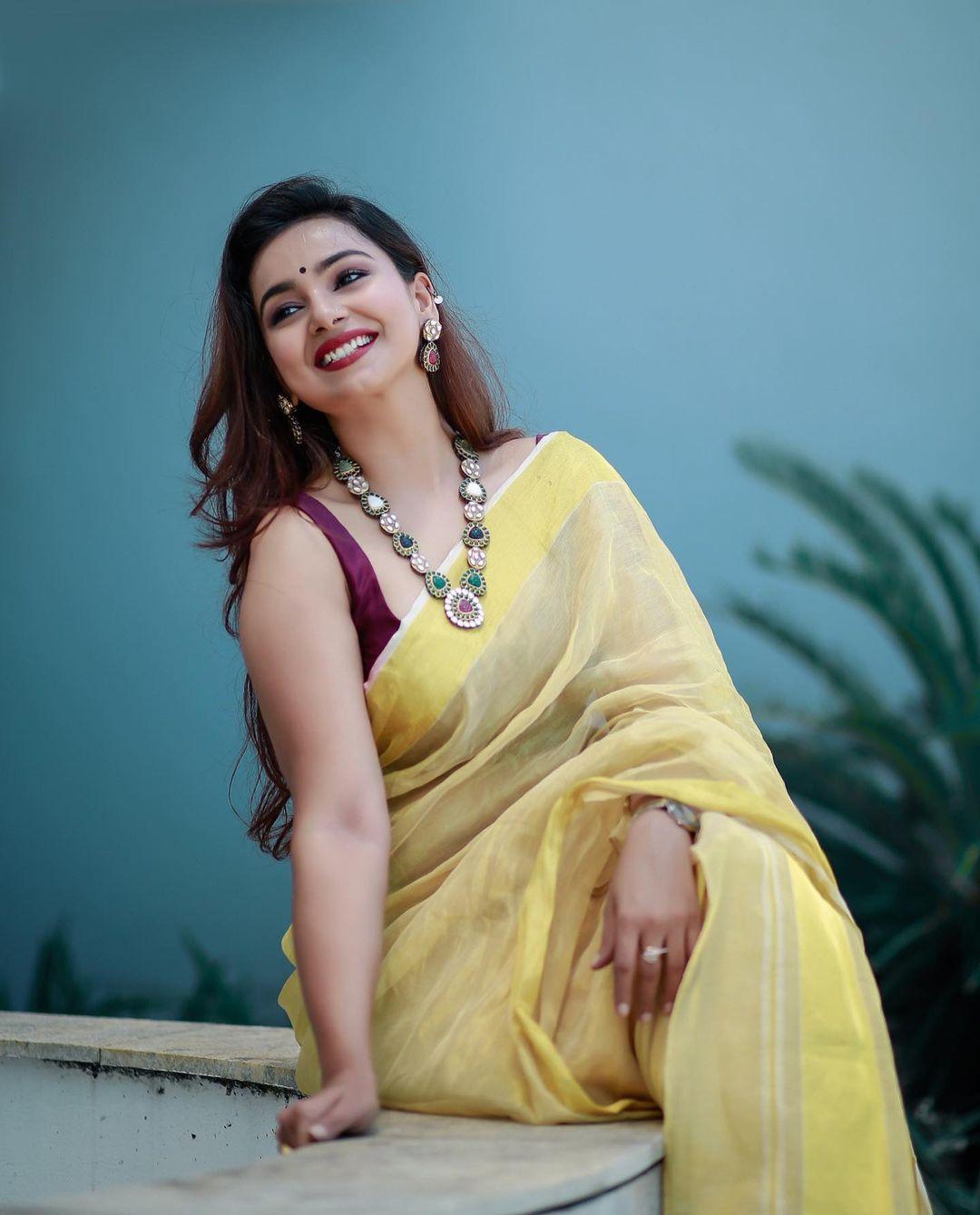 Mrudula Murali in sleeves saree hot photos gallery |Mrudula Murali looking very hot photos
